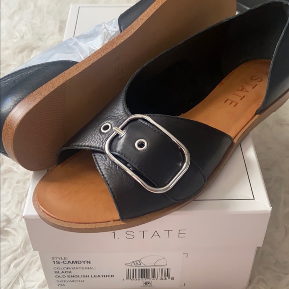 1.State
Camdyn Buckled Leather Sandal